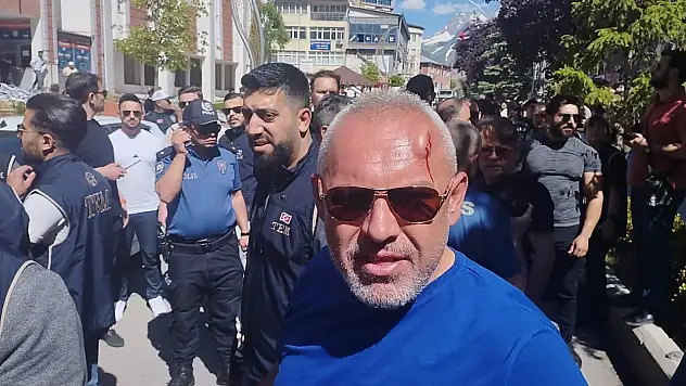 Hakkari'de Kayyum Gerginliği! Polis Amiri Başından Yaralandı