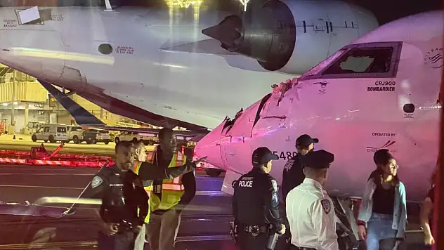 Havalimanı'nda taksi sırasında iki yolcu uçağı çarpıştı: 2 yaralı