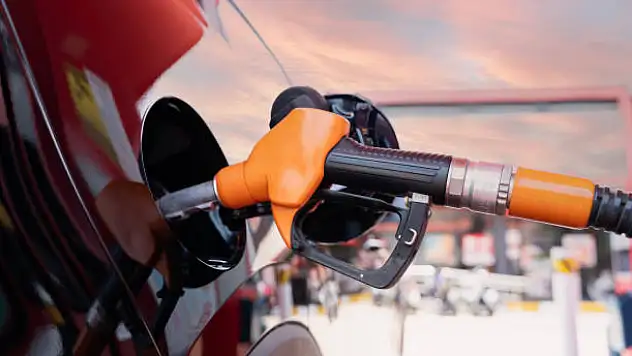 Hürmüz Boğazı'nın Kapanma Riski: Benzin ve Motorine Dev Bir Zam Daha Geliyor!