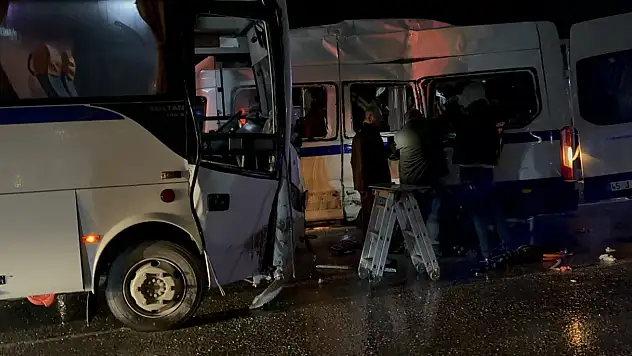 İki İşçi Servis Çarpıştı: 35 Yaralı