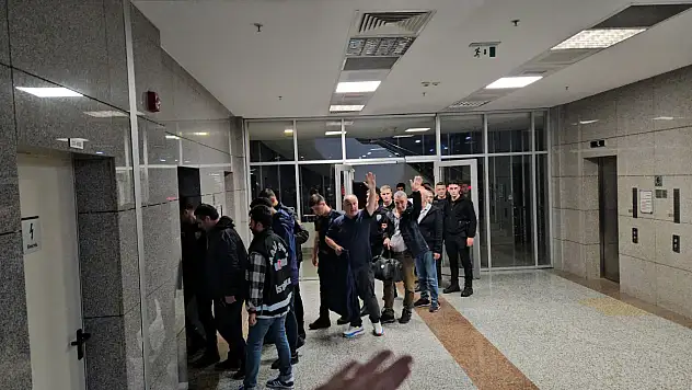 İmamoğlu'nun koruma müdürü ile özel kalem müdürü dahi 25 kişi tutuklandı