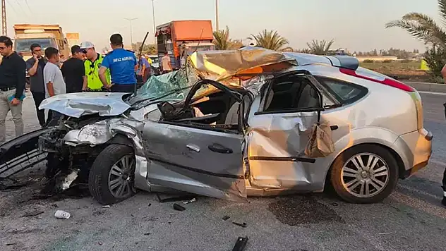 İnfaz koruma memurlarının bulunduğu otomobil, kamyona çarptı 2 ölü, 1 yaralı