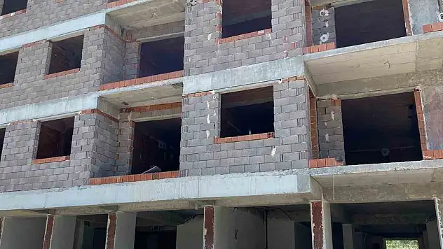 İnşaat işçisi 5. kattan düşerek hayatını kaybetti