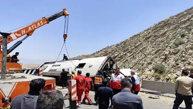 İran'da otobüs kazası: 21 ölü, 34 yaralı