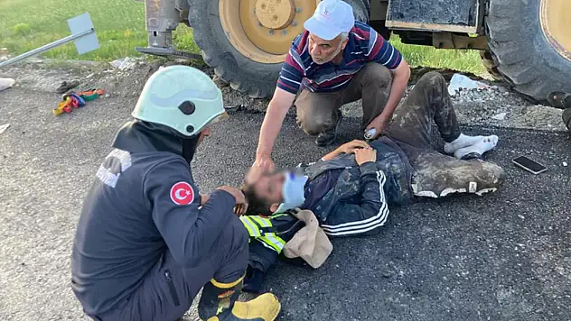 İş makinesi yemek molasındaki işçilerin arasına daldı