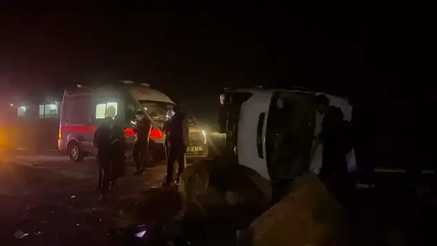 İşçi servisi minibüsü devrildi: 16 yaralı