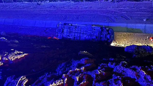 İşçi servisi uçuruma yuvarlandı: 13 yaralı