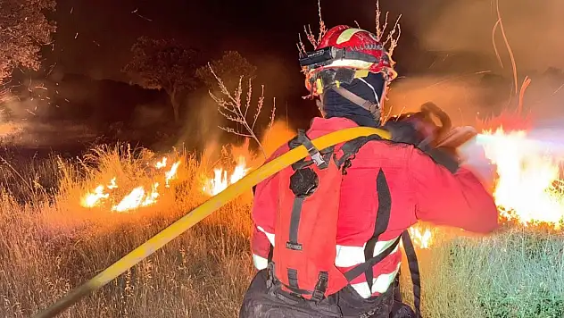 İspanya'da orman yangını: 1 kişi öldü binlerce hektar alan küle döndü