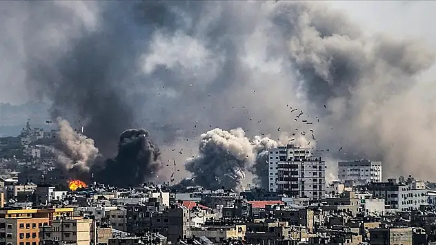 İsrail Gazze'de Katliama Devam Ediyor, Yoğun Bombardıman Sürüyor