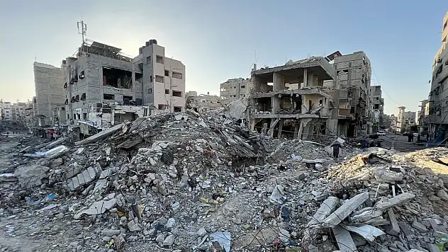 İsrail Gazze'yi bombalamaya devam ediyor, en az 100 can kaybı