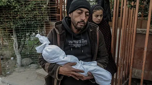 İsrail'in Gazze'ye Saldırılarında Can Kaybı 71 Bin 667'ye Yükseldi