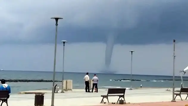 İzmir'de Dev hortum korkuttu