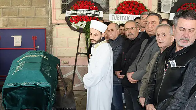 İzmir'de öldürülen öğretim görevlisi toprağa verildi