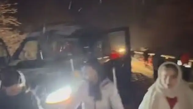 Kar Yağışı Trafiği Durdurdu, Horonu Durduramadı