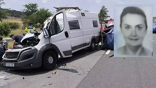 Karavan,  kamyona çarptı 1 ölü, 1 yaralı