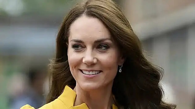 Kate Middleton üzerinde oynama yaptığı fotoğraf için özür diledi