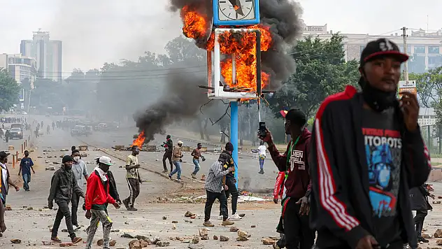 Kenya'da sokaklar karıştı: 56 yaralı
