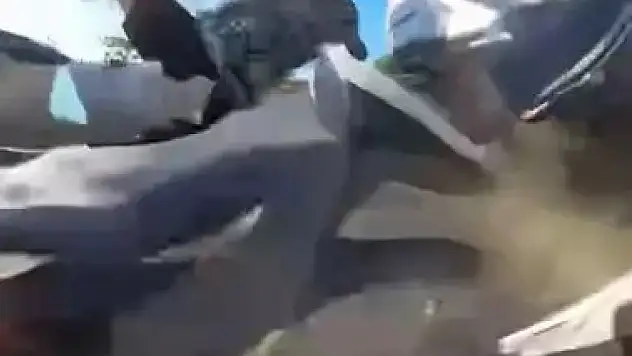 Kontrolsüz şerit değiştiren otomobil faciaya neden oluyordu