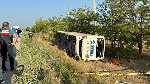 Konya'da yolcu otobüsü devrildi: 1 ölü, 23 yaralı!