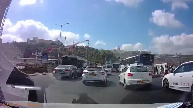 Kudüs'te otobüs durağına silahlı saldırı: Çok sayıda ölü ve yaralı!