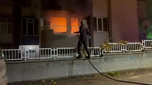 Kütahya'da 8 katlı apartmanda yangın: 1 ölü, 2 yaralı