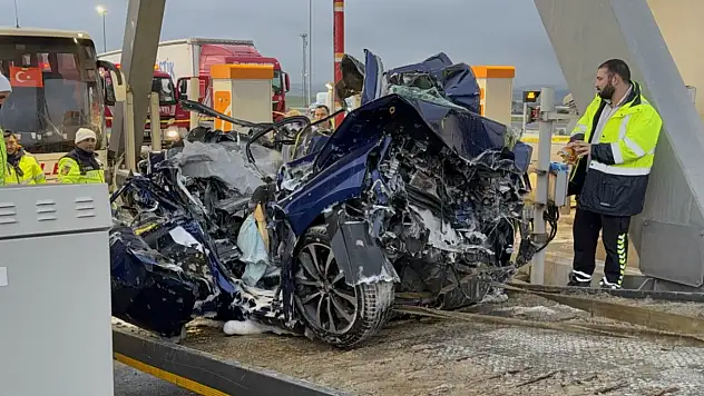 Kuzey Marmara Otoyolu'nda feci kaza: Yolcu otobüsüyle otomobil çarpıştı