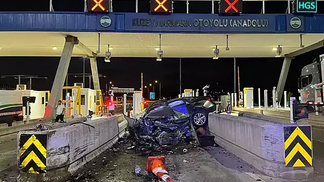 Kuzey Marmara Otoyolu'nda otomobil gişenin beton banketine çarptı 1 ölü