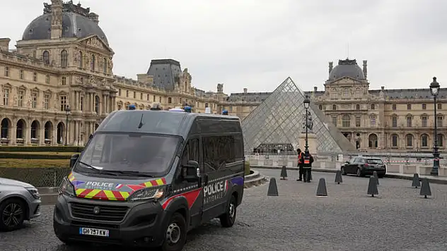 Louvre Müzesi'nden çalınan mücevherlerin değeri ortaya çıktı