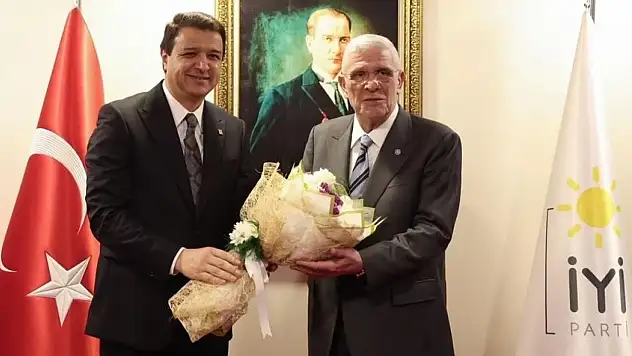 Mahmut Arıkan Müsavat Dervişoğlu'nu ziyaret etti