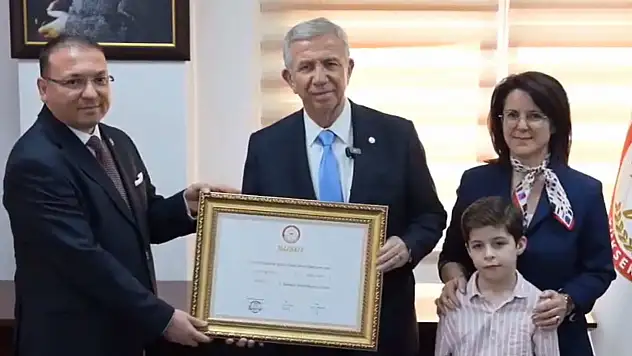 Mansur Yavaş Mazbatasını Aldı