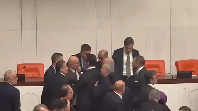 Meclis'te Gergin Anlar CHP'li Mahmut Tanal'ın Burnu Kanadı