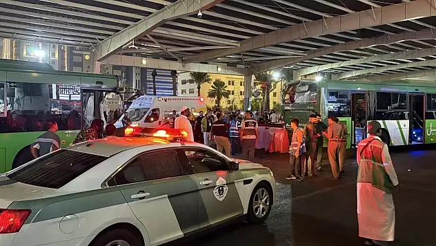 Mekke'de Türk kafilesine otobüs çarptı: 1 ölü, 2 yaralı