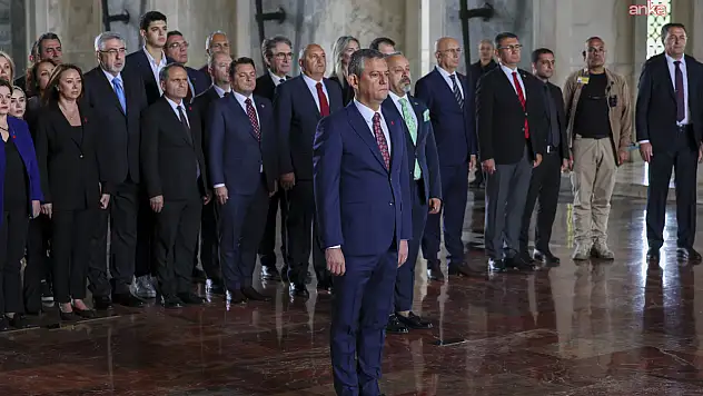 MYK öncesinde Özgür Özel ve YDK üyeleri Anıtkabir'i ziyaret etti