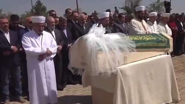 Narin Güran Son Yolculuğuna Gelinlikle Uğurlandı!