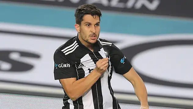 Necip Uysal: Kariyerime bu forma altında nokta koyacağım