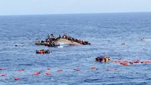 Nijerya'da yolcu teknesi battı: 25 ölü