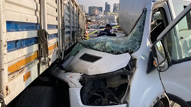 Öğrencileri Mersin'e tatile getiren minibüs şoförünün hatası facia çıkardı: 2 ölü, 10 yaralı