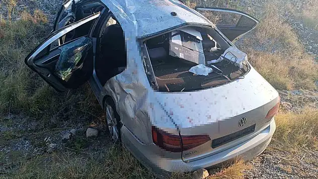 Otomobil zeytin bahçesine uçtu: Baba öldü, eşi ve çocukları yaralandı