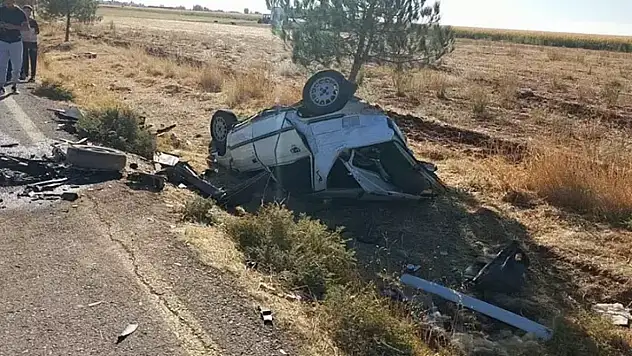 Otomobiller kafa kafaya çarpıştı: 1'i ağır, 6 yaralı