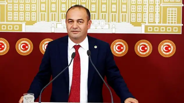 Özgür Karabat Kimdir?