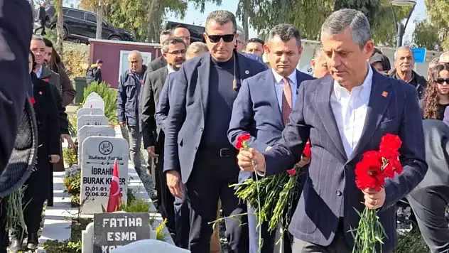 Özgür Özel Hatay'da Deprem Şehitliğini Ziyaret Etti