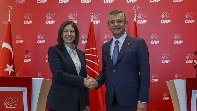 Özgür Özel KKTC'deki Cumhuriyetçi Türk Partisi  Genel Başkanı Sıla Usar İncirli İle Bir Araya Geldi