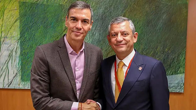 Özgür Özel Madrid'de İspanya Başbakanı Pedro Sanchez ile bir araya geldi