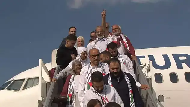 Özgürlük Filosu'nun 18'i Türk 94 Aktivisti  İstanbul'a Geldi