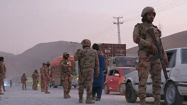 Pakistan'da çatışma: 12 asker hayatını kaybetti, 13 terörist öldürüldü