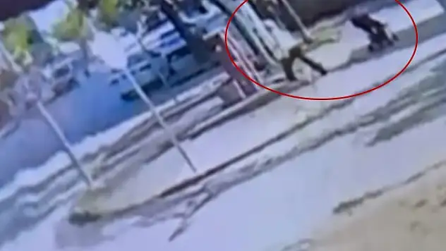 Para dolu çantayı arabanın üstünde unuttu