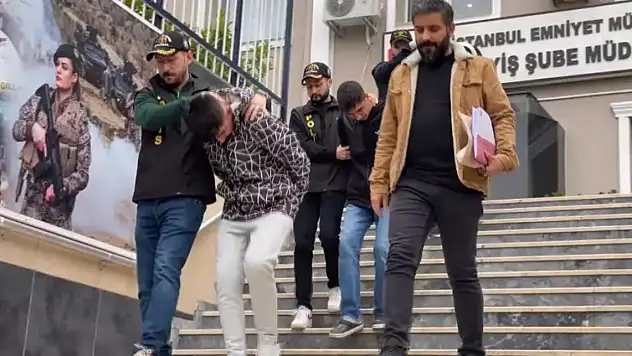 Park halindeki otomobilden 50 bin lira çalıp kaçtılar