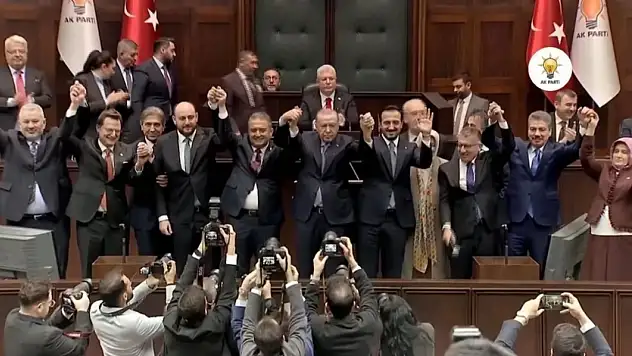 Partilerinden istifa eden 3 milletvekili AK Parti'ye katıldı