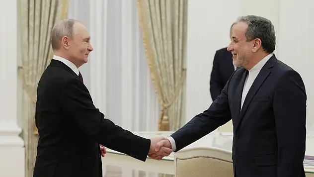 Putin, İran Dışişleri Bakanı Arakçi'yi kabul etti! Kremlin'den İran'a destek açıklaması
