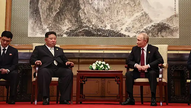 Putin, Kuzey Kore lideri Kim ile bir araya geldi
